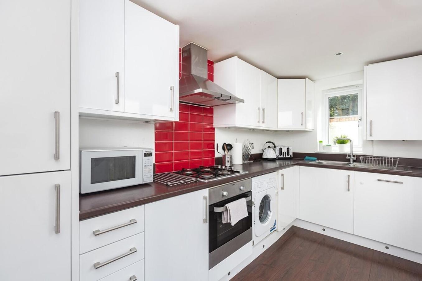 Sunny Terrace By Kasar Holiday home Maidstone