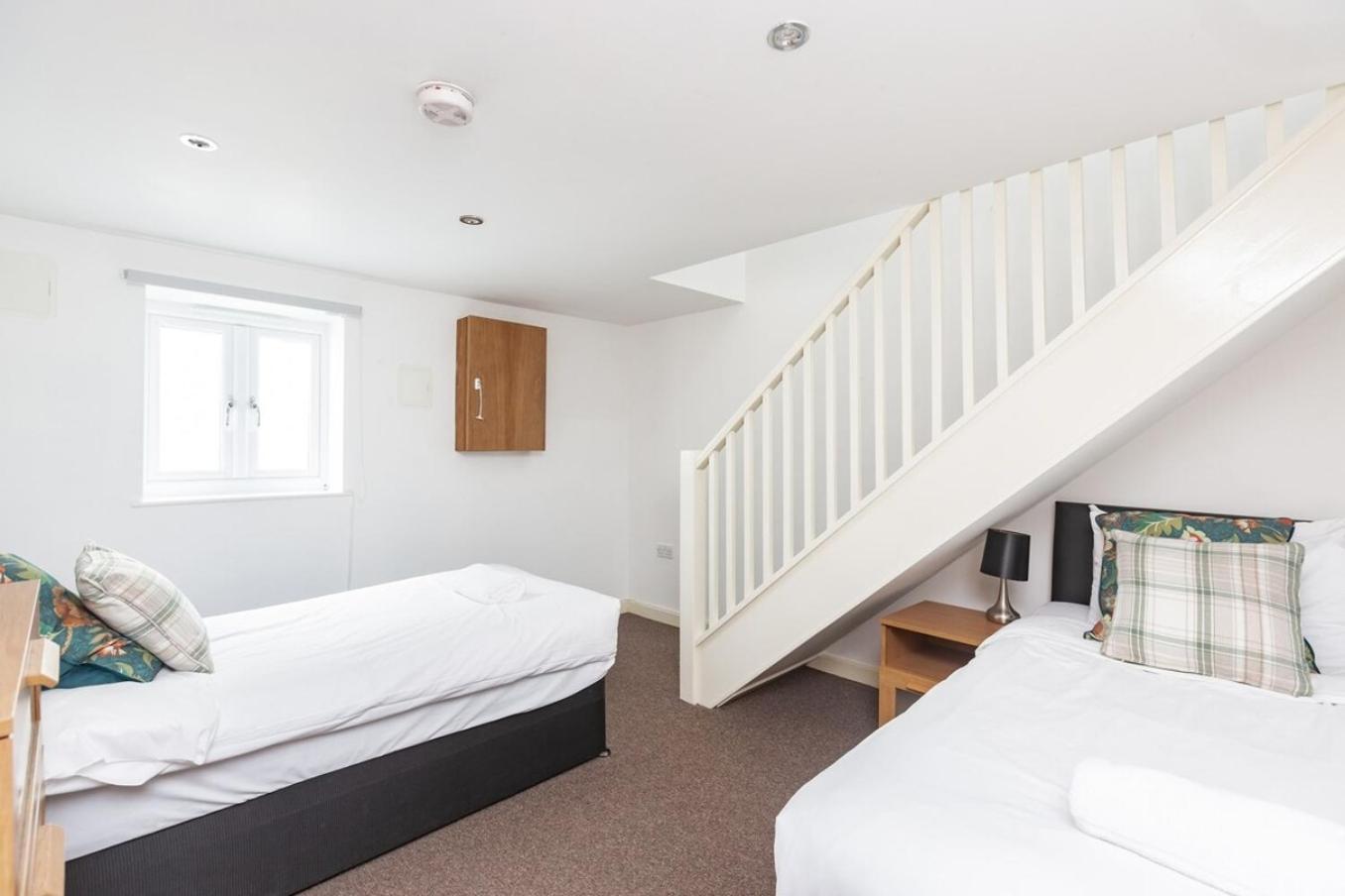 Sunny Terrace By Kasar * Maidstone