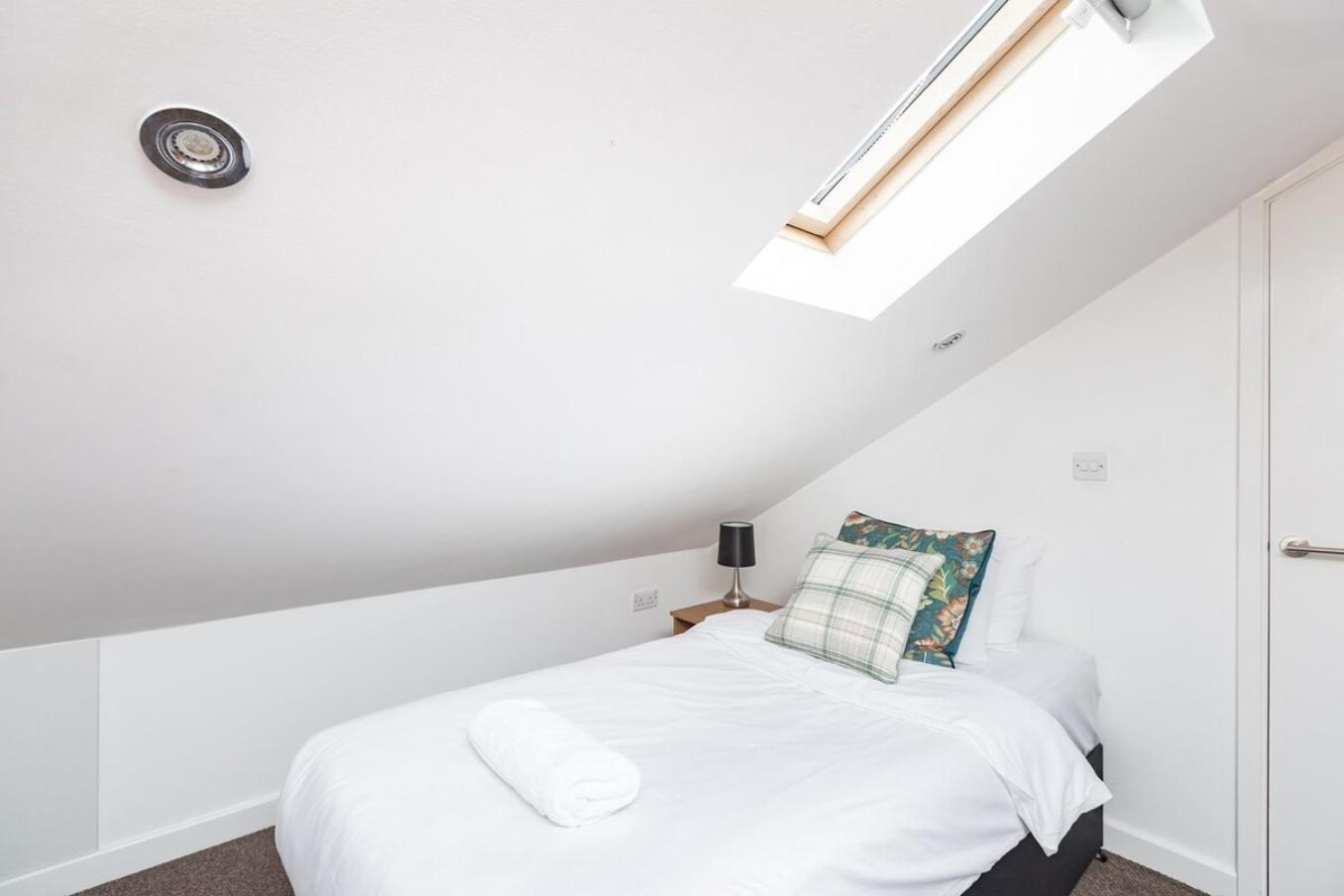 Sunny Terrace By Kasar Holiday home Maidstone